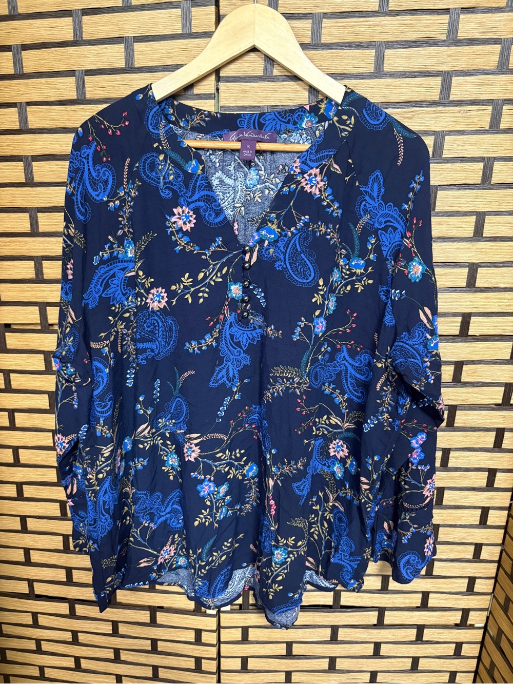 Gloria Vanderbilt blue floral top size 1X